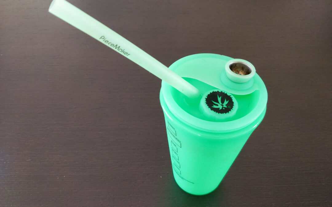 El vaso-bong mágico de Piece Maker Gear